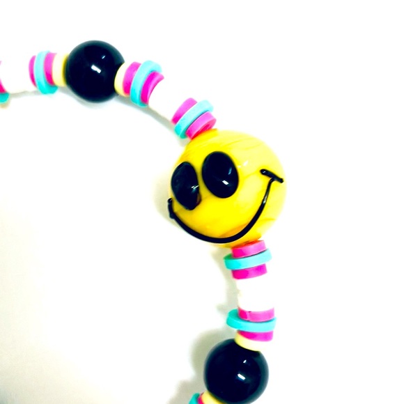 Artisan Crafted Stretchy Smiley Bracelet - Picture 1 of 3